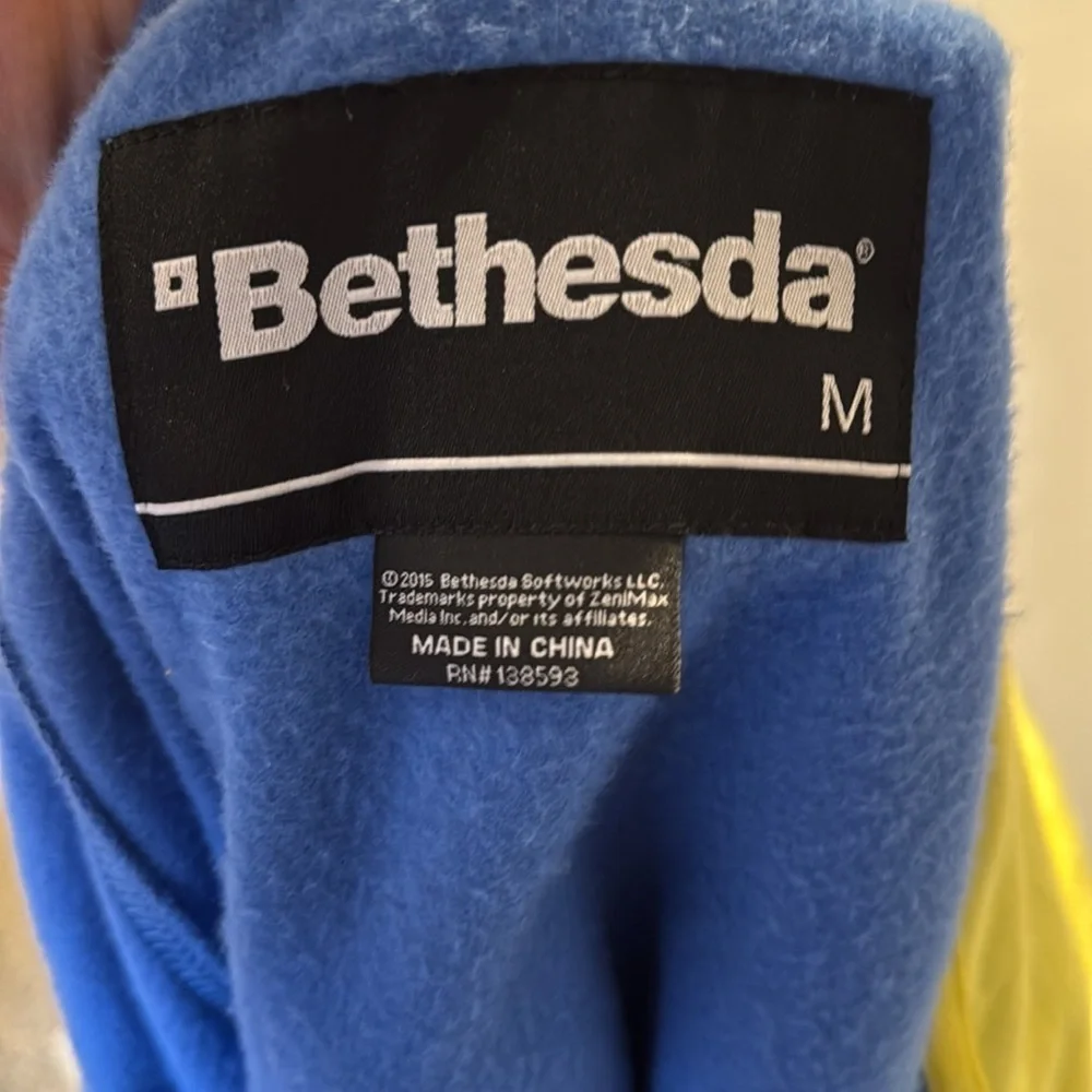 Fallout Vault 111 Hoodie Rare Promo Blue Yellow Bethesda 2015 medium